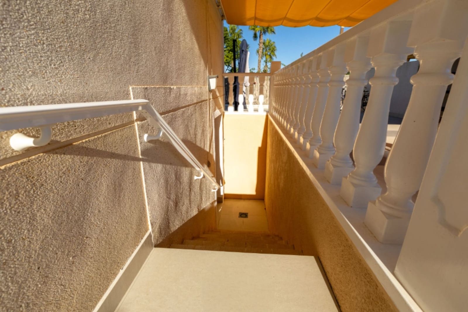 5 bedroom Villa for sale in Benijofar with pool - € 495,000 (Ref: 9463880)