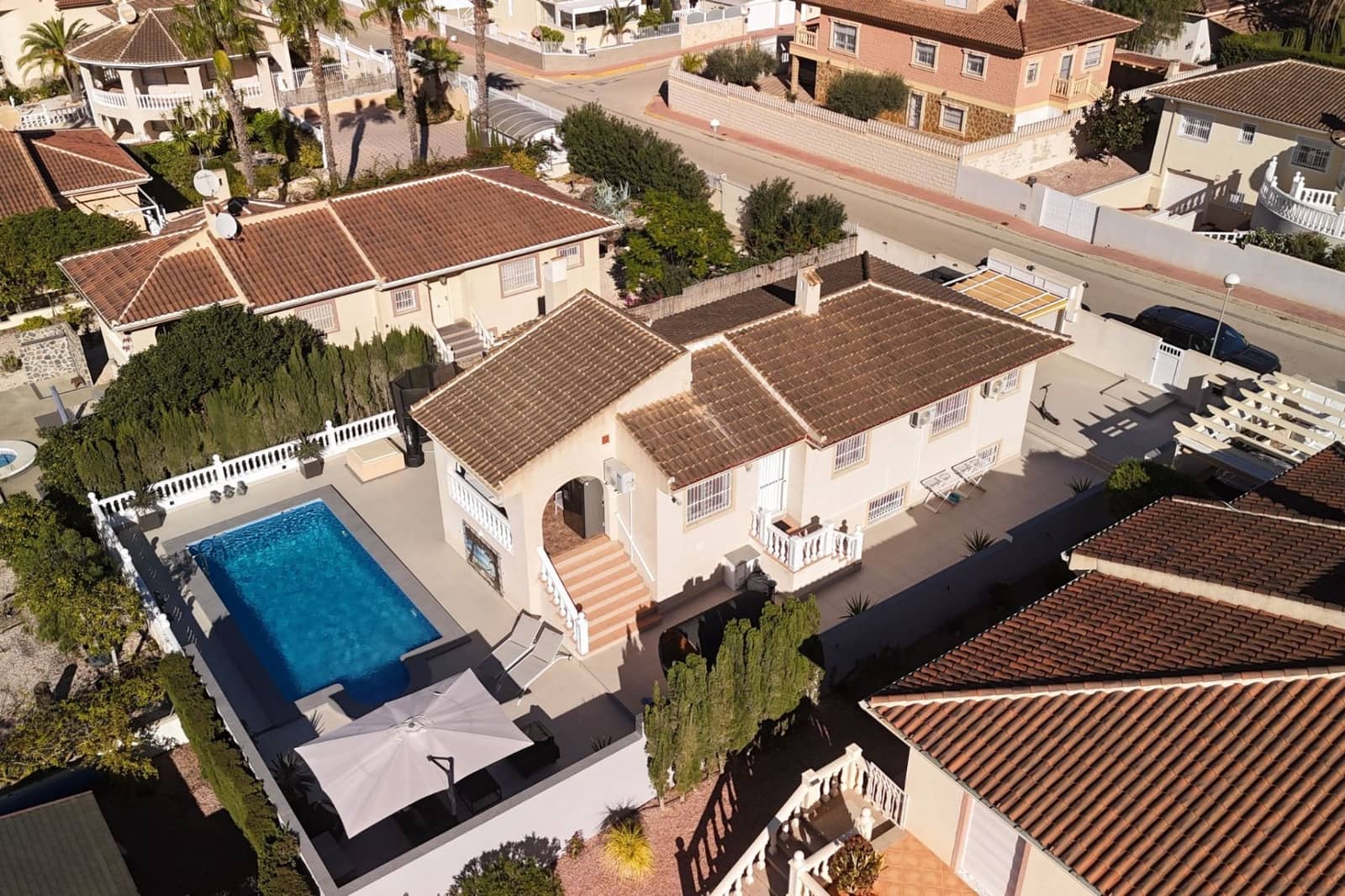 5 bedroom Villa for sale in Benijofar with pool - € 495,000 (Ref: 9463880)