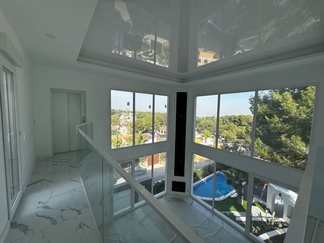5 makuuhuone Huvila myytävänä paikassa Los Balcones mukana uima-altaan 
autotalli - 889 000 € (Ref: 9463884)