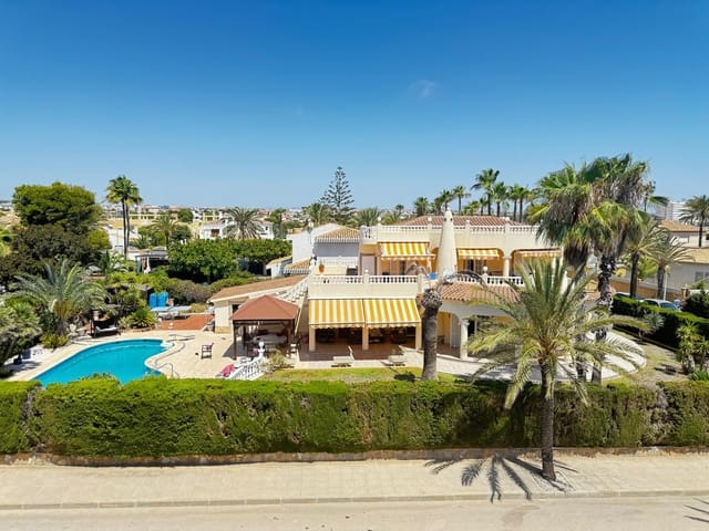 4 soverom Villa til salgs i Cabo Roig, Orihuela med svømmebasseng garasje - € 1 150 000 (Ref: 9463885)