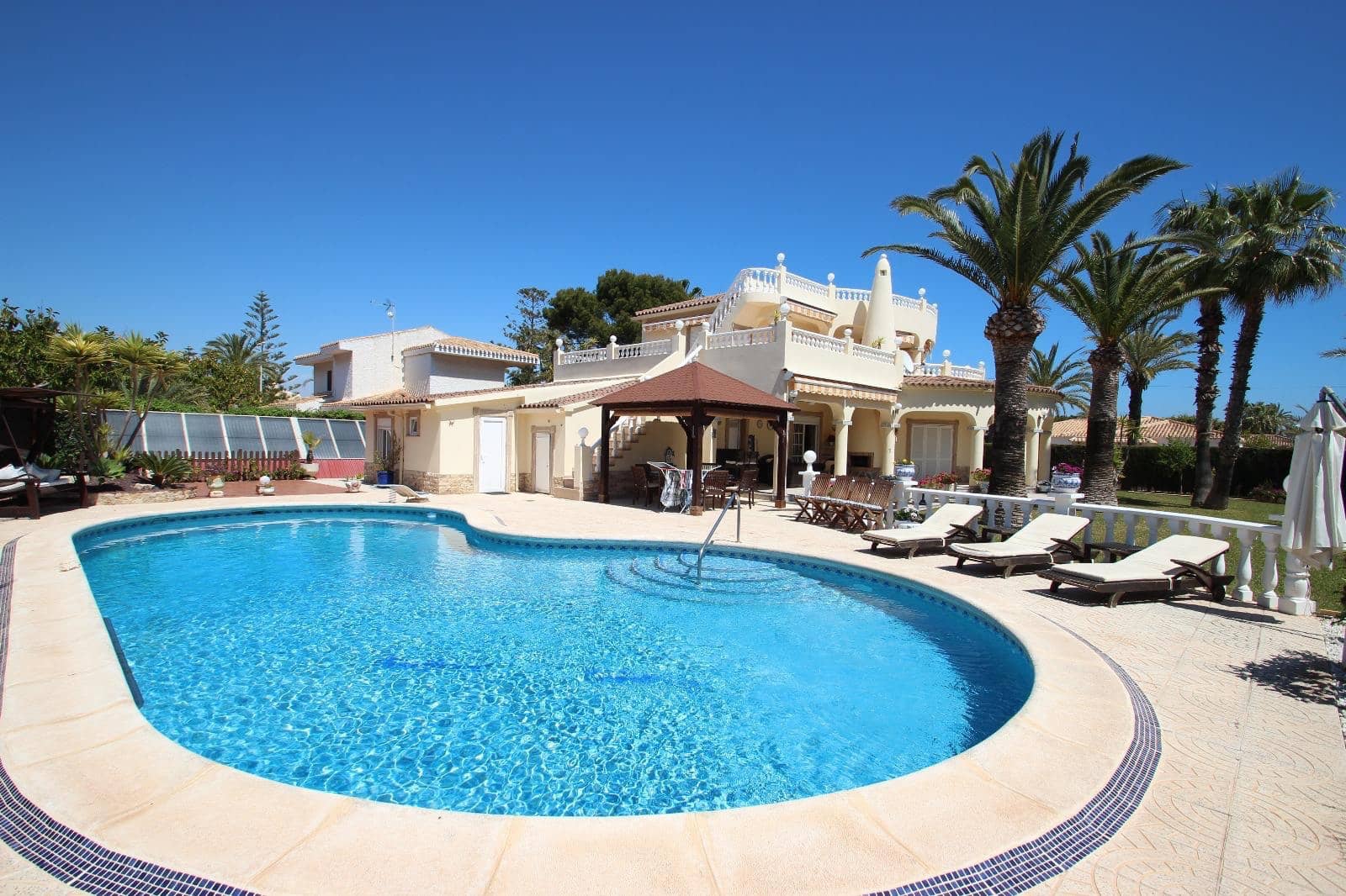 4 bedroom Villa for sale in Cabo Roig with pool garage - € 1,150,000 (Ref: 9463885)