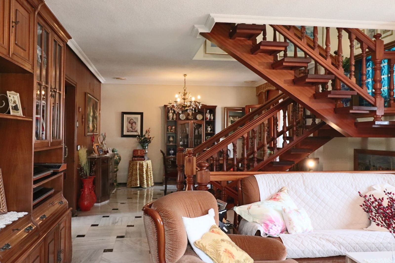 6 bedroom Villa for sale in La Nucia with garage - € 585,000 (Ref: 9463888)