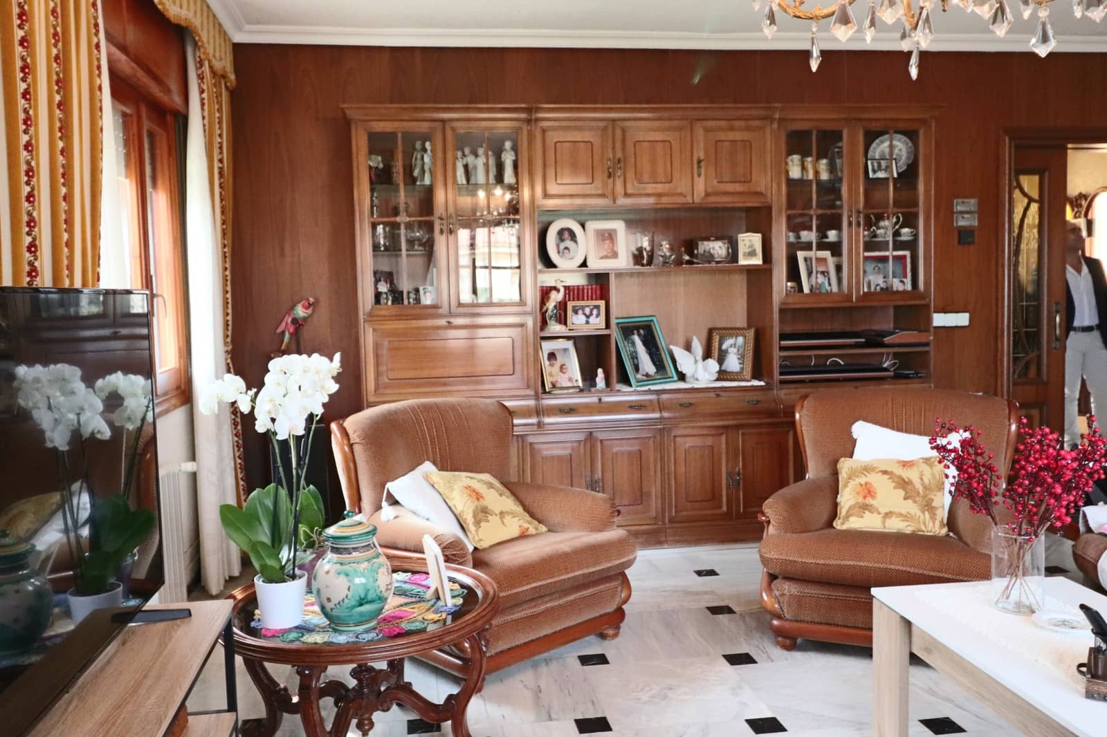 6 bedroom Villa for sale in La Nucia with garage - € 585,000 (Ref: 9463888)