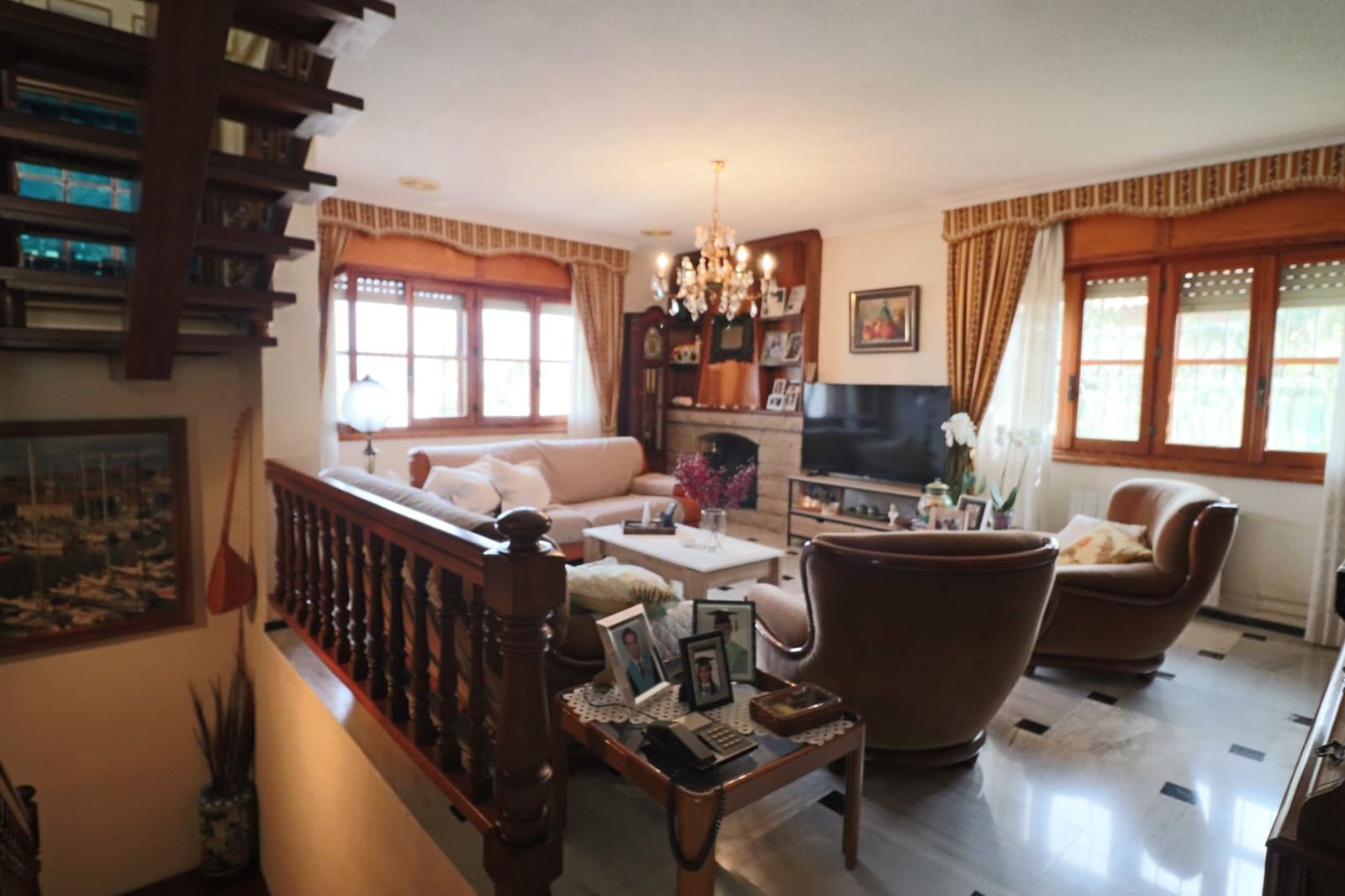 6 bedroom Villa for sale in La Nucia with garage - € 585,000 (Ref: 9463888)