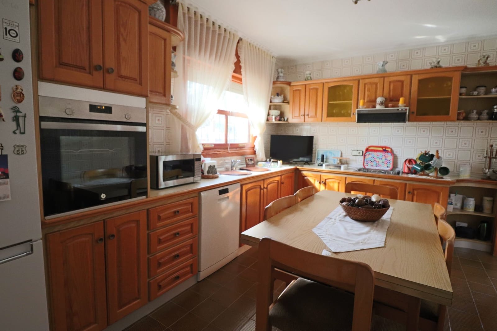 6 bedroom Villa for sale in La Nucia with garage - € 585,000 (Ref: 9463888)