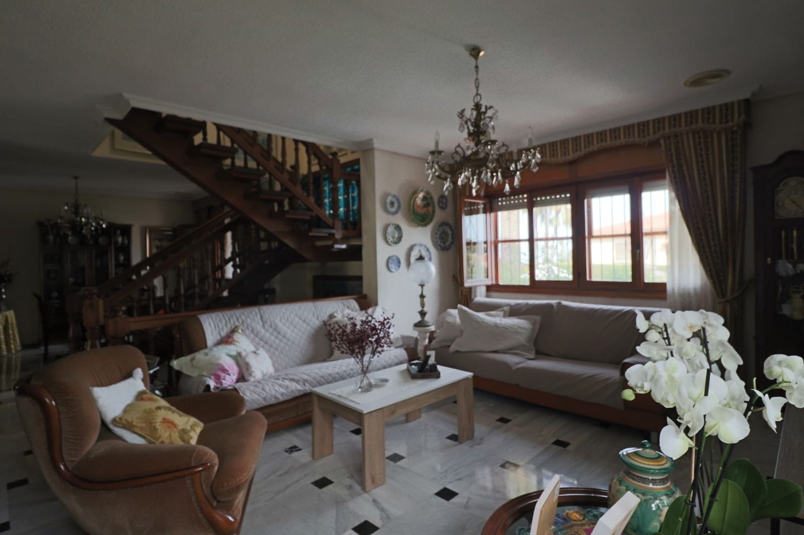 6 bedroom Villa for sale in La Nucia with garage - € 585,000 (Ref: 9463888)