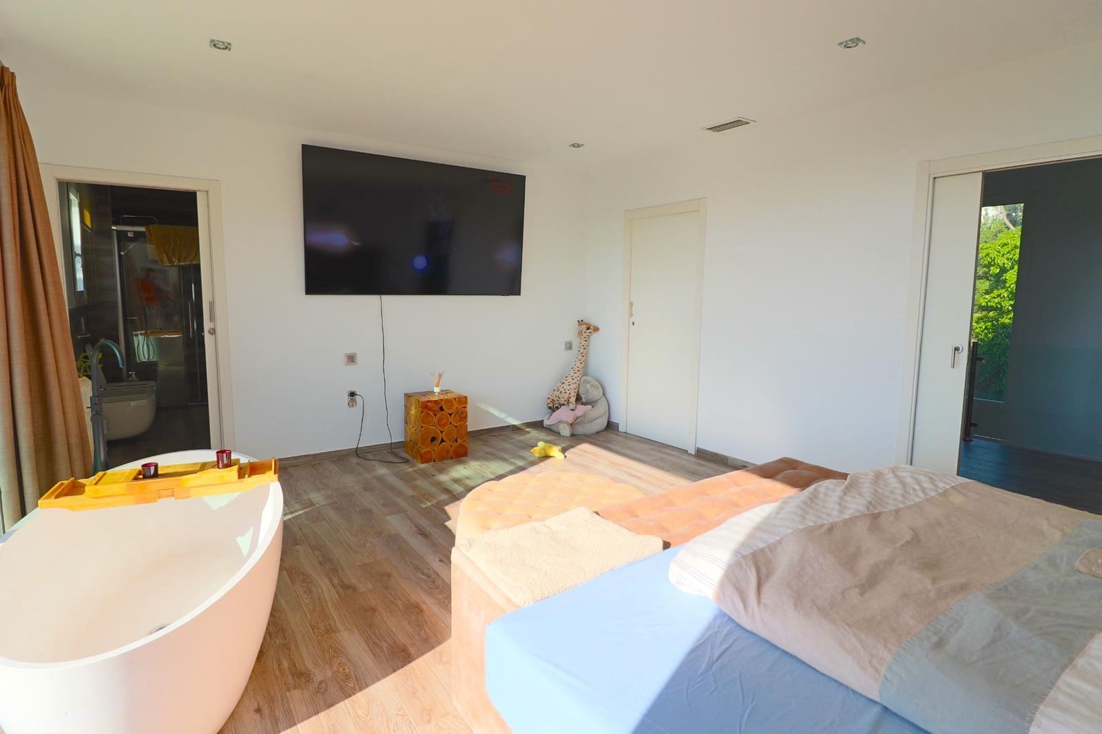 8 slaapkamer Villa te koop in Coveta Fuma met zwembad garage - € 2.200.000 (Ref: 9463889)