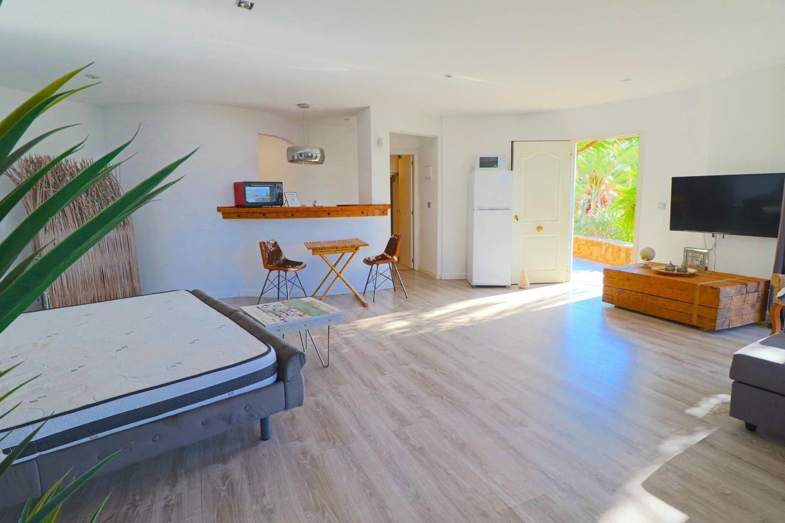 8 slaapkamer Villa te koop in Coveta Fuma met zwembad garage - € 2.200.000 (Ref: 9463889)