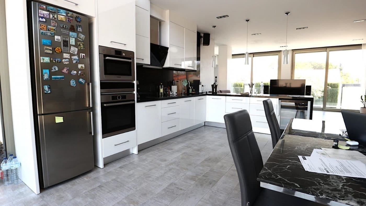 3 bedroom Villa for sale in Alicante / Alacant city with pool - € 709,000 (Ref: 9463899)