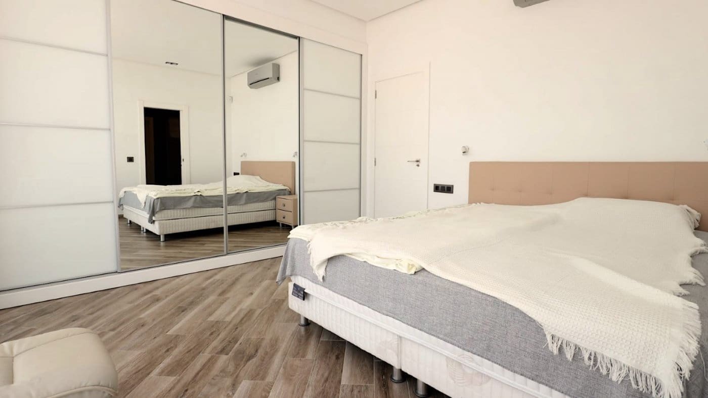 3 bedroom Villa for sale in Alicante / Alacant city with pool - € 709,000 (Ref: 9463899)