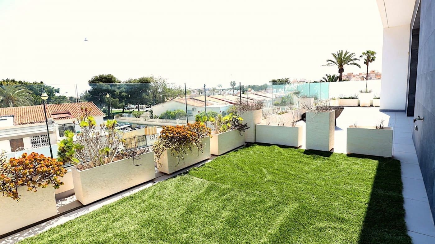 3 bedroom Villa for sale in Alicante / Alacant city with pool - € 709,000 (Ref: 9463899)