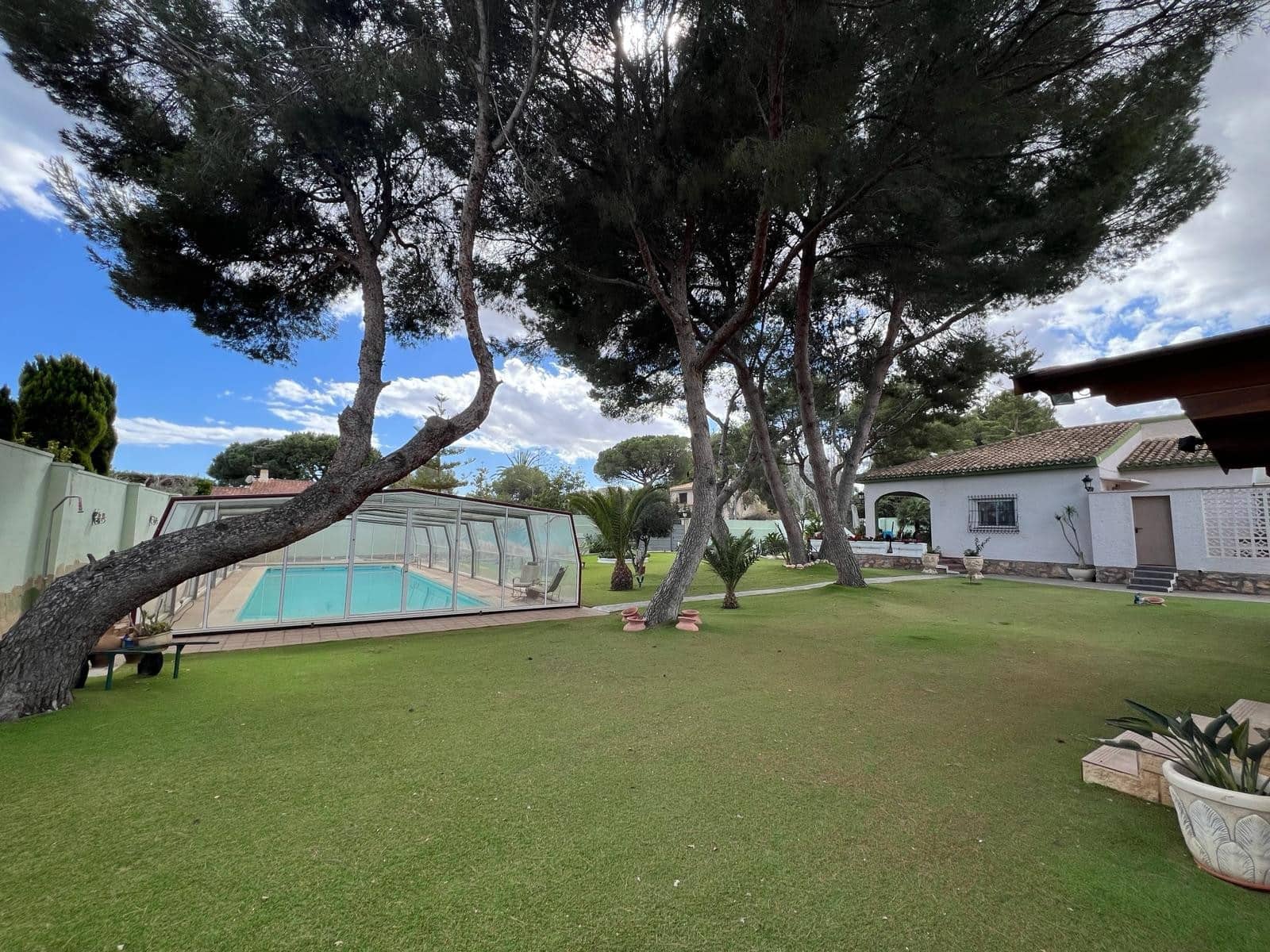 3 slaapkamer Villa te koop in Campoamor met zwembad - € 950.000 (Ref: 9463901)