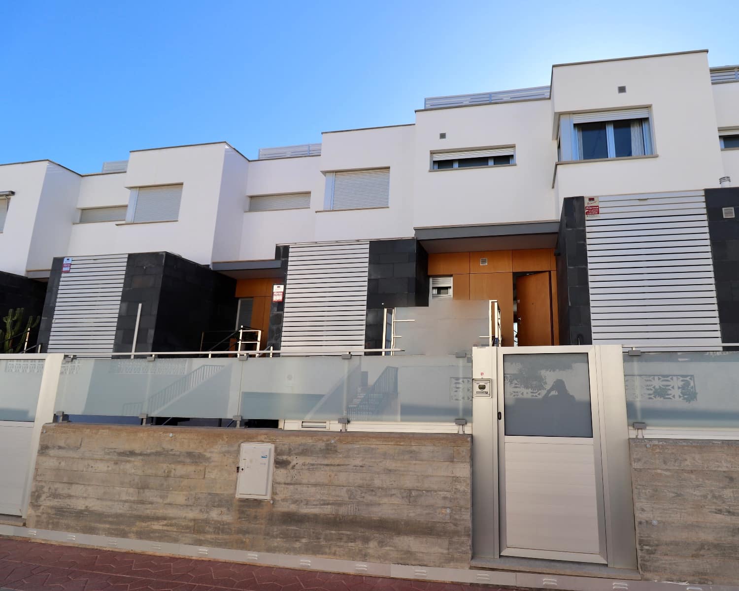 Casa de 3 habitaciones en Guardamar del Segura en venta con piscina garaje - 595.000 € (Ref: 9463902)