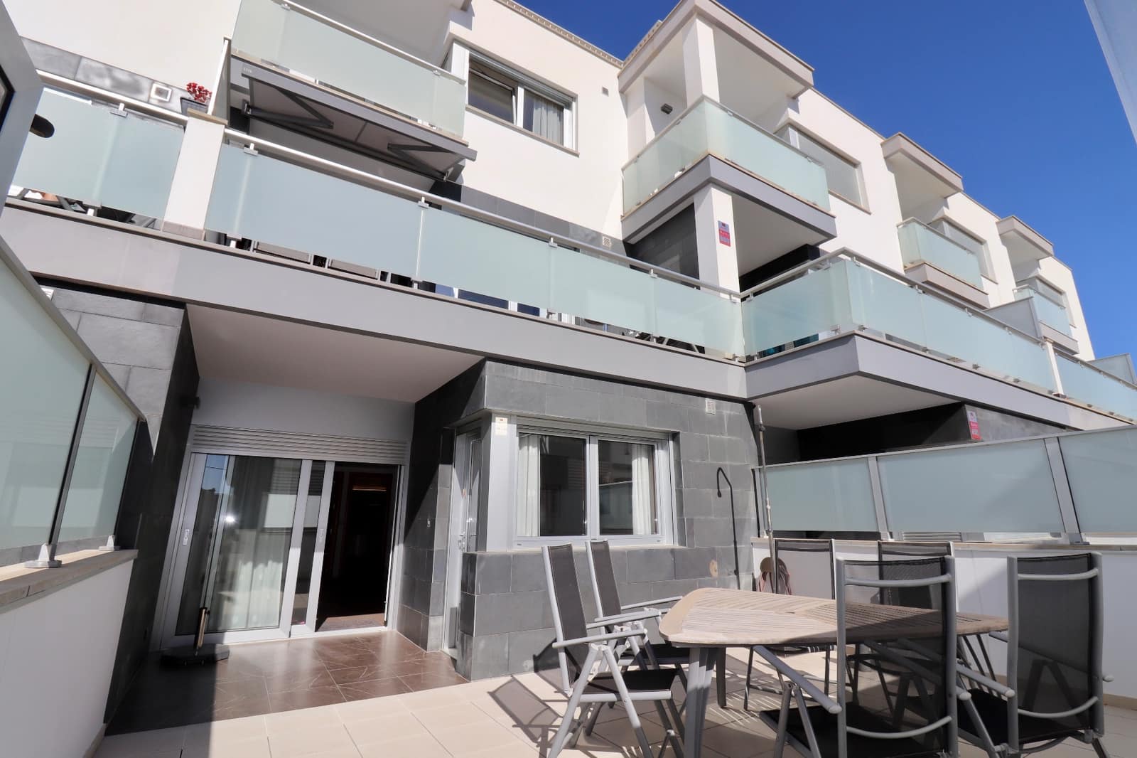 3 bedroom Townhouse for sale in Guardamar del Segura with pool garage - € 595,000 (Ref: 9463902)