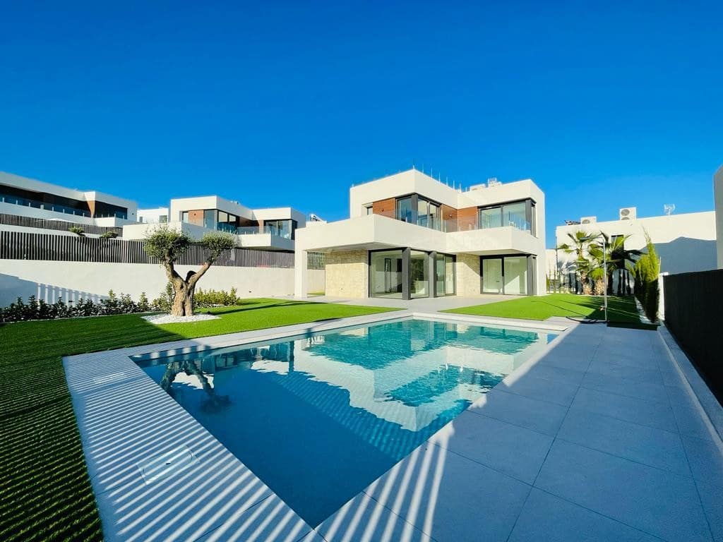 Chalet de 3 habitaciones en Finestrat en venta con piscina garaje - 840.000 € (Ref: 9463904)