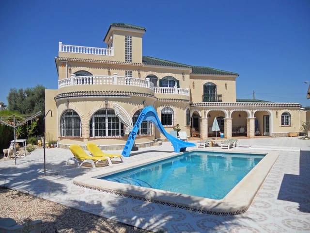 6 Zimmer Villa zu verkaufen in El Chaparral, Torrevieja mit Pool Garage - 750.000 € (Ref: 9463911)