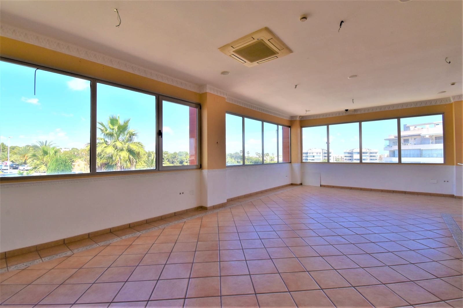 Commercial for sale in Orihuela Costa - € 199,900 (Ref: 9463917)