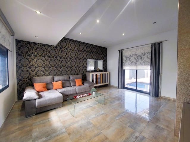 Chalet de 3 habitaciones en Torre de la Horadada, Pilar de la Horadada en venta con garaje - 598.000 € (Ref: 9463939)