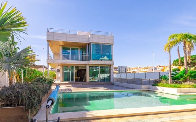 2 soverom Villa til salgs i La Zenia, Orihuela med svømmebasseng garasje - € 1 100 000 (Ref: 9463965)