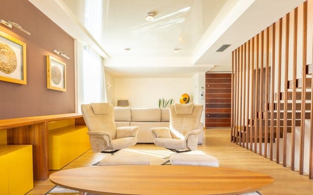 2 soverom Villa til salgs i La Zenia, Orihuela med svømmebasseng garasje - € 1 100 000 (Ref: 9463965)