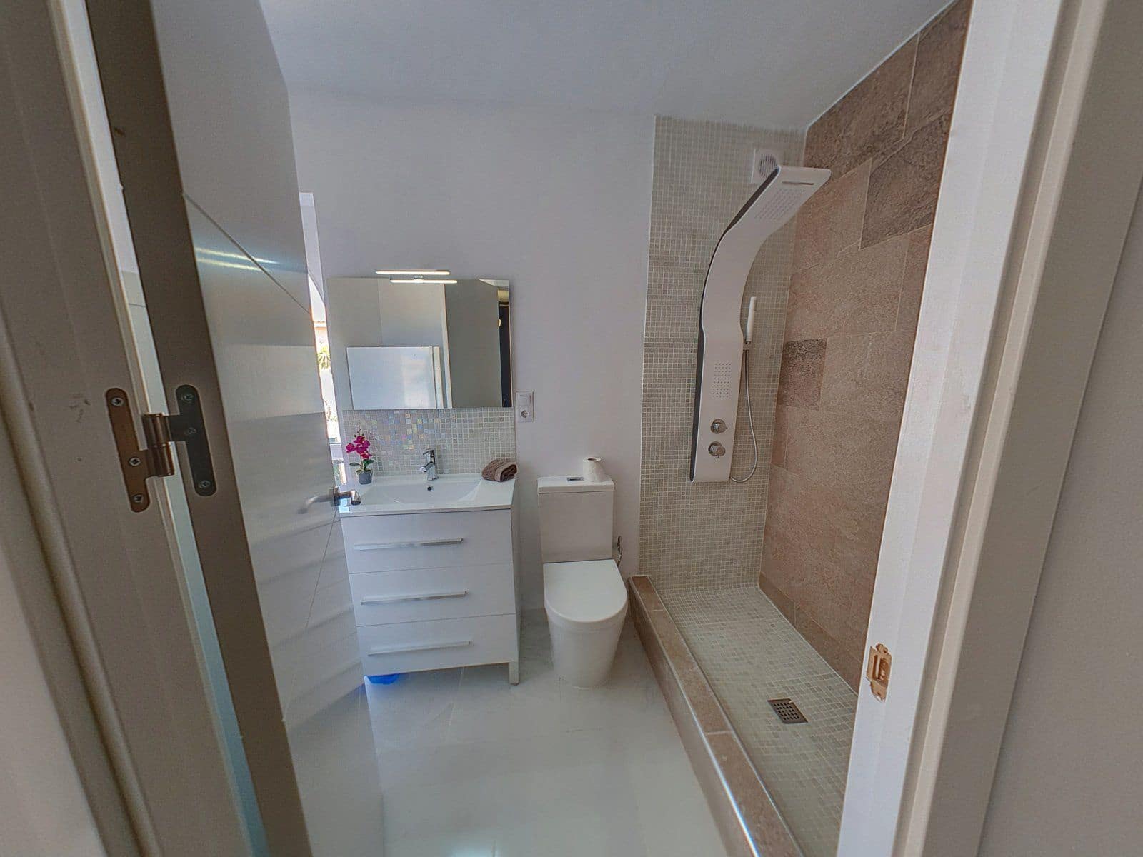 6 makuuhuone Huvila myytävänä paikassa Ciudad Quesada mukana uima-altaan 
autotalli - 685 000 € (Ref: 9463968)