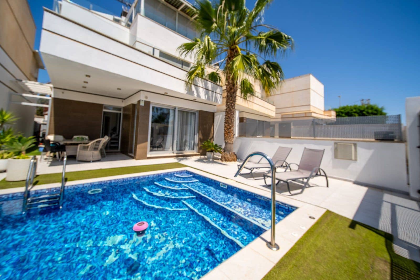 3 soverom Villa til salgs i Orihuela Costa med svømmebasseng garasje - € 389 000 (Ref: 9463972)