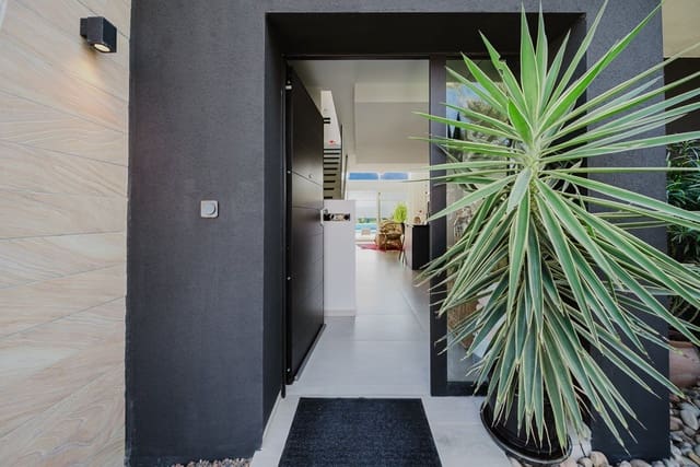 Chalet de 3 habitaciones en Algorfa en venta con piscina garaje - 525.000 € (Ref: 9463982)