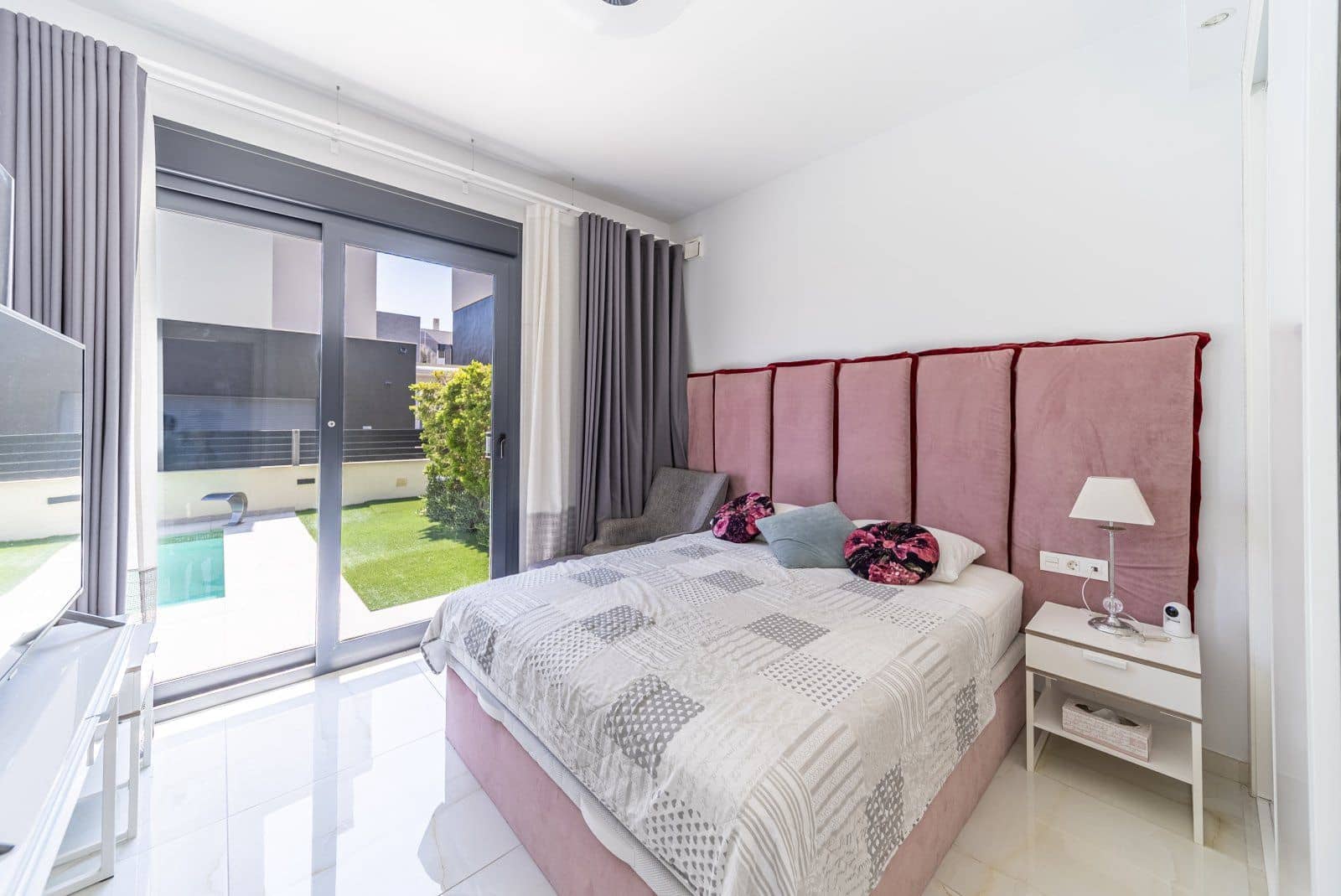 4 sypialnia Willa na sprzedaż w Orihuela Costa z basenem garażem - 759 000 € (Ref: 9463983)