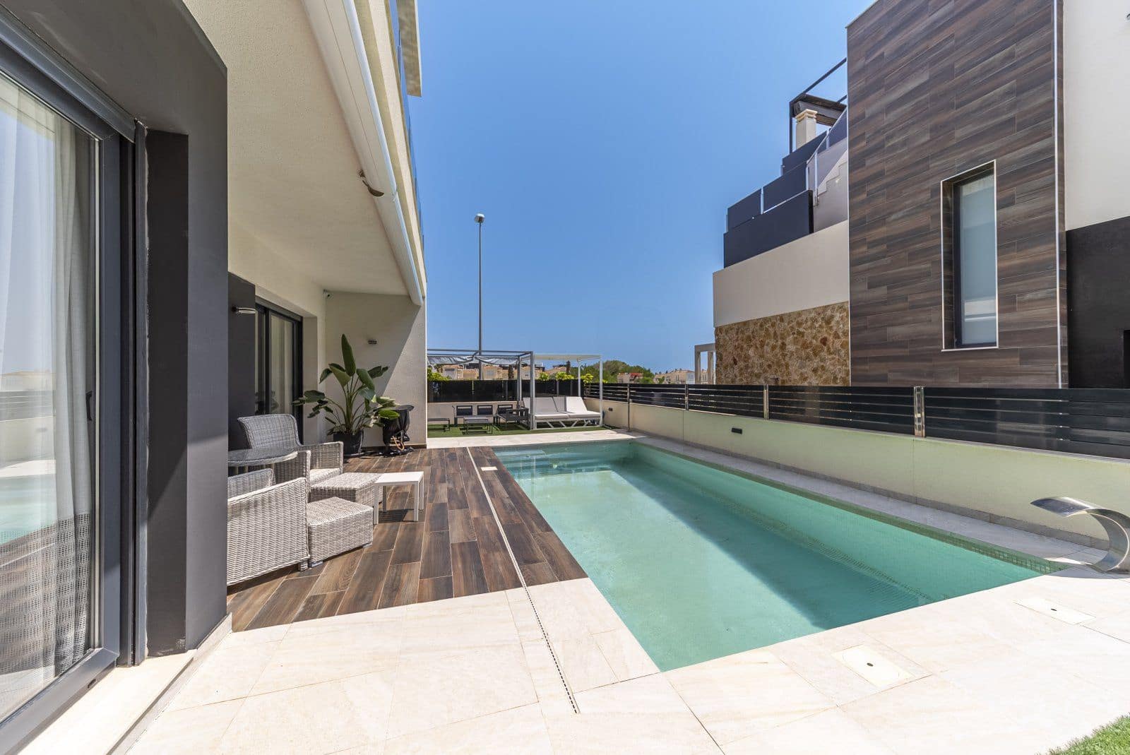 4 sypialnia Willa na sprzedaż w Orihuela Costa z basenem garażem - 759 000 € (Ref: 9463983)