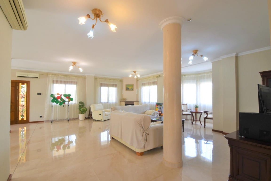 5 Zimmer Villa zu verkaufen in Ciudad Quesada mit Pool - 670.000 € (Ref: 9463987)