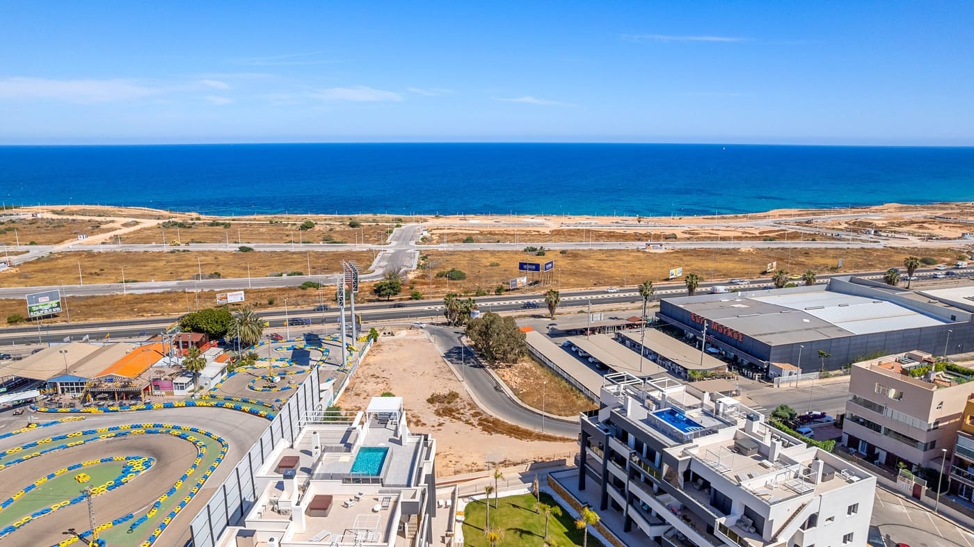 3 sovrum Takvåning till salu i Orihuela Costa med pool garage - 990 000 € (Ref: 9464016)