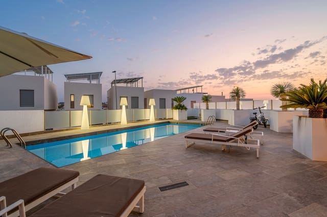 3 slaapkamer Villa te koop in Villamartin, Orihuela met zwembad - € 759.000 (Ref: 9464020)