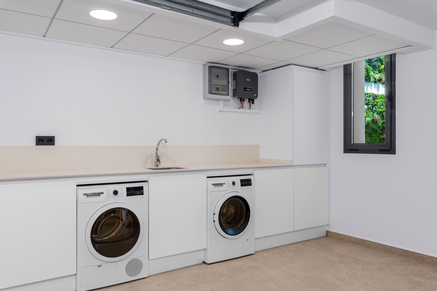 4 bedroom Villa for sale in El Campello with pool garage - € 1,390,000 (Ref: 9464036)