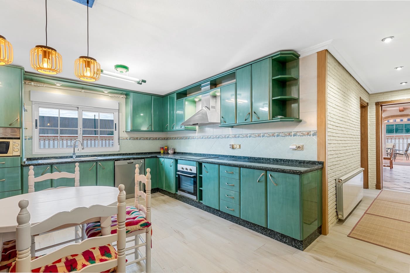 4 sypialnia Willa na sprzedaż w Torrevieja z basenem garażem - 689 000 € (Ref: 9464038)