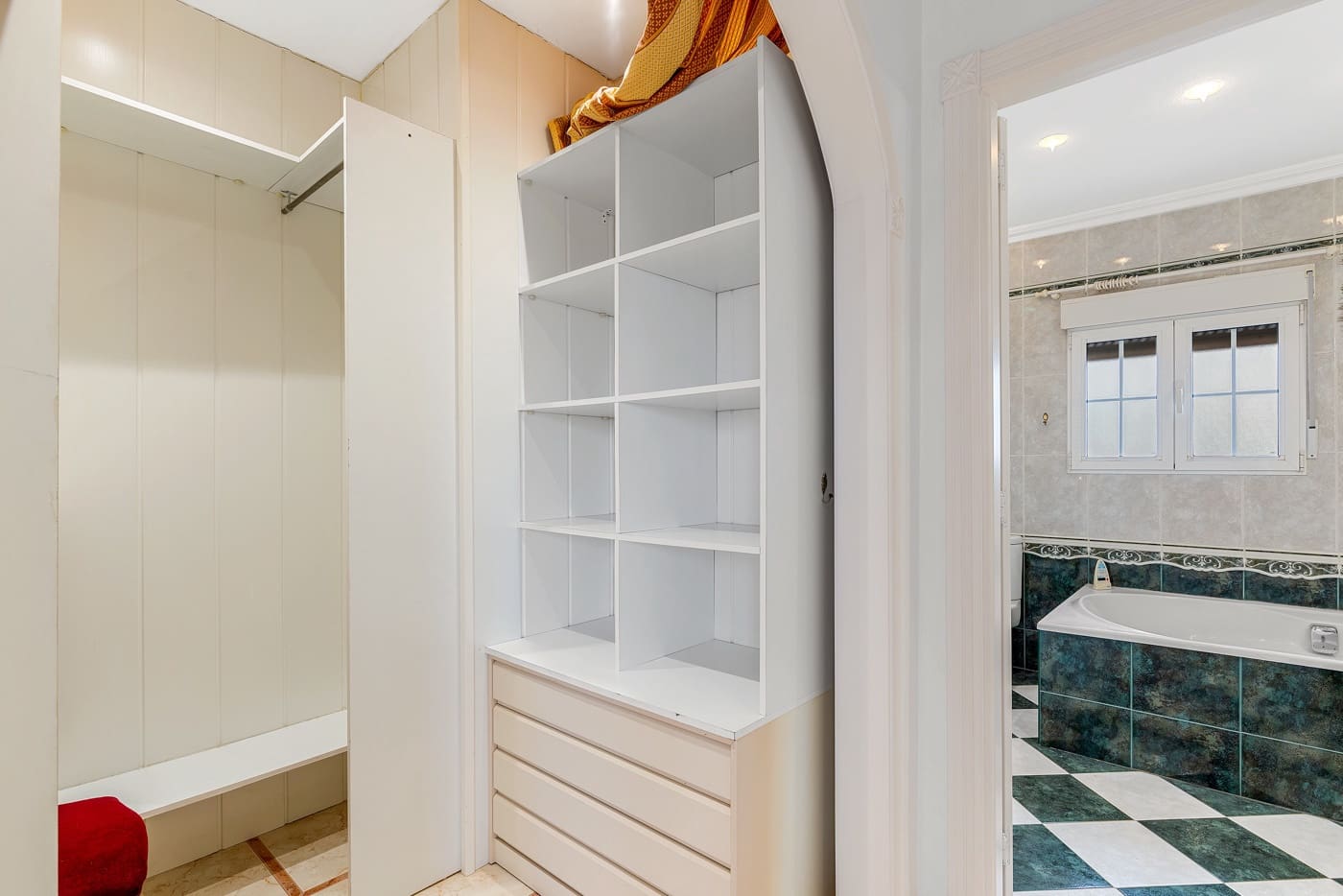 4 sypialnia Willa na sprzedaż w Torrevieja z basenem garażem - 689 000 € (Ref: 9464038)