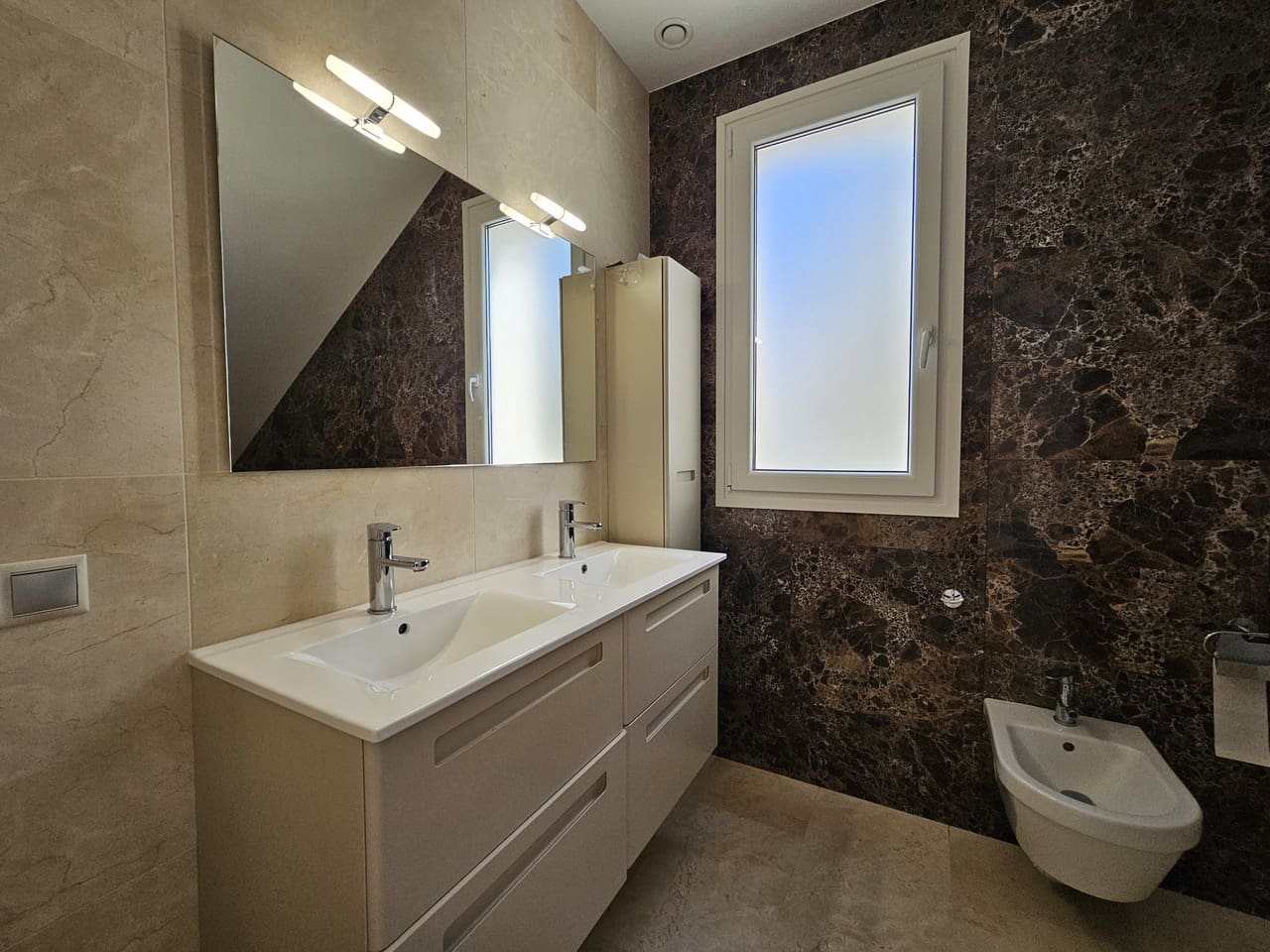 5 soverom Villa til salgs i La Zenia med svømmebasseng garasje - € 1 500 000 (Ref: 9464048)