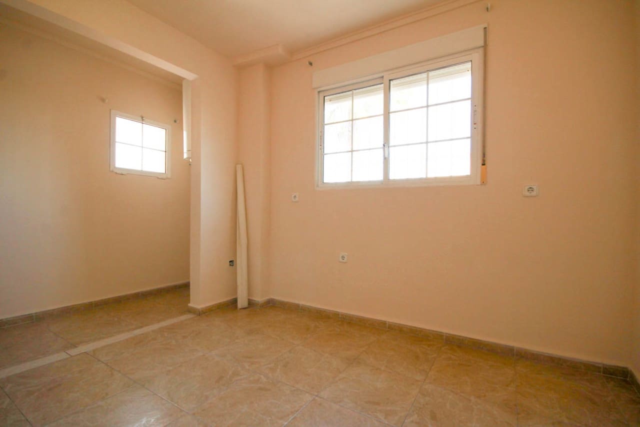 5 quarto Moradia para venda em La Zenia com piscina - 600 000 € (Ref: 9464071)