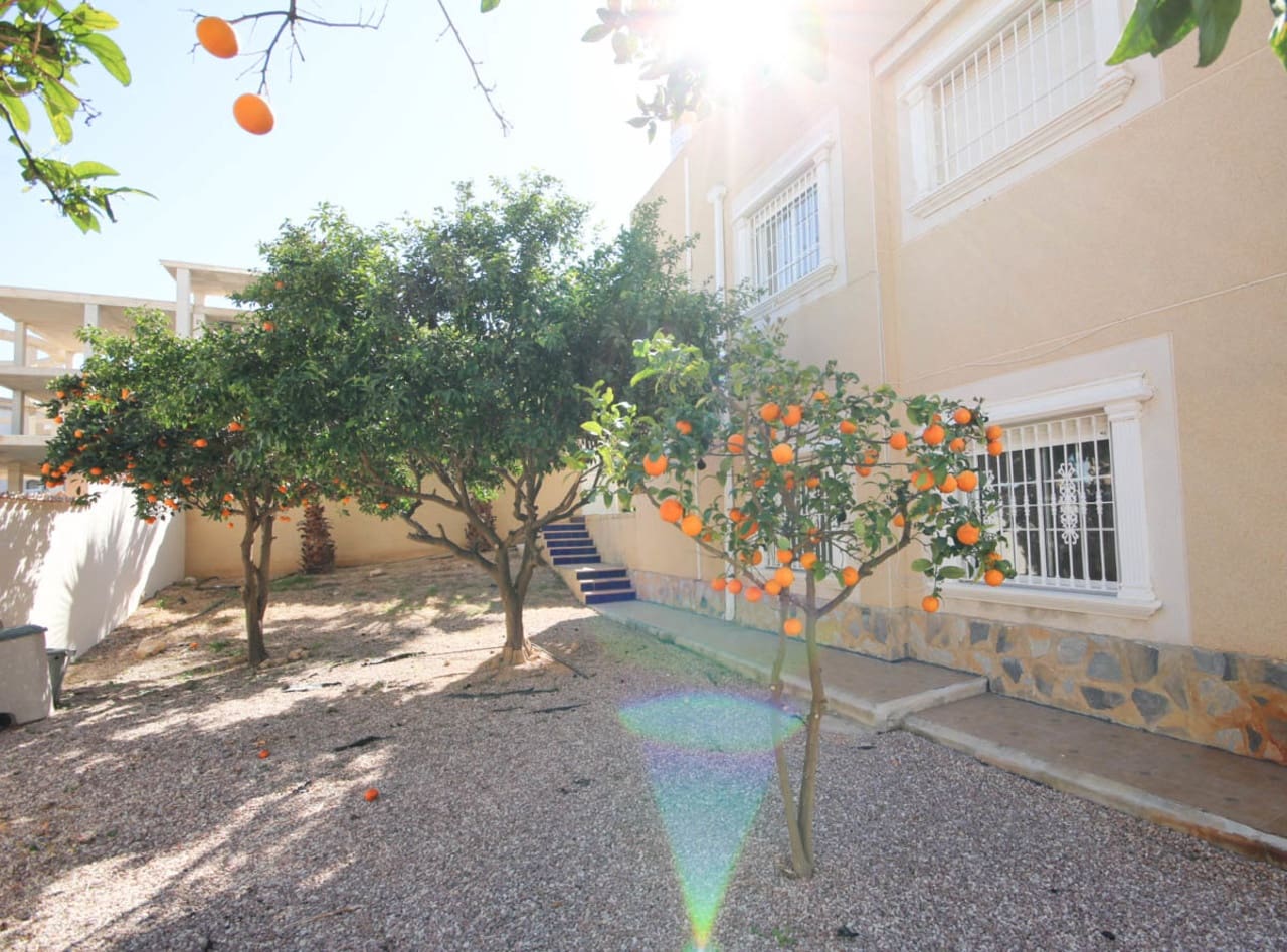5 quarto Moradia para venda em La Zenia com piscina - 600 000 € (Ref: 9464071)