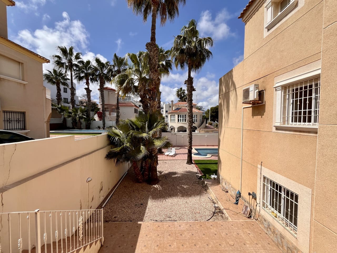 5 quarto Moradia para venda em La Zenia com piscina garagem - 600 000 € (Ref: 9464085)