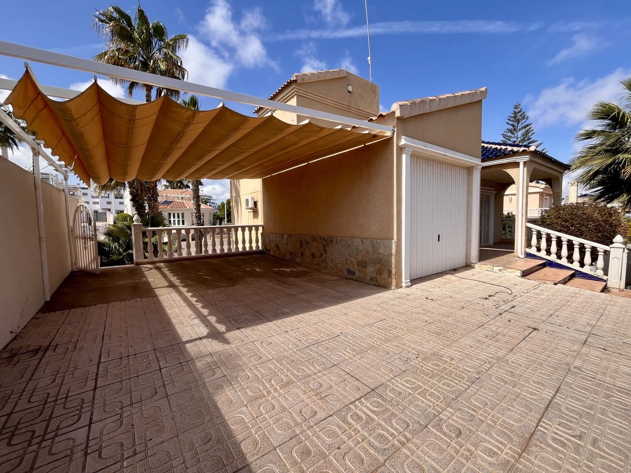 5 quarto Moradia para venda em La Zenia com piscina garagem - 600 000 € (Ref: 9464085)