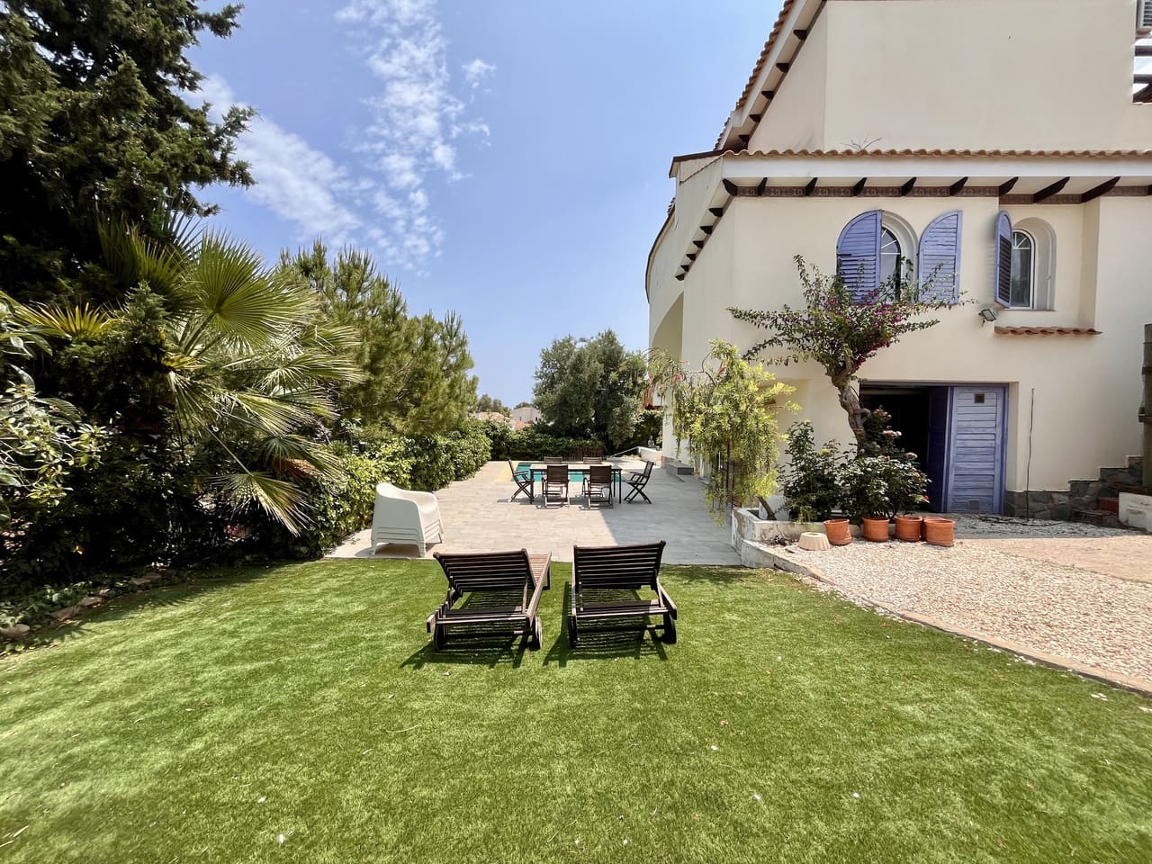 5 soveværelse Villa til salg i La Zenia med swimmingpool - € 795.000 (Ref: 9464088)