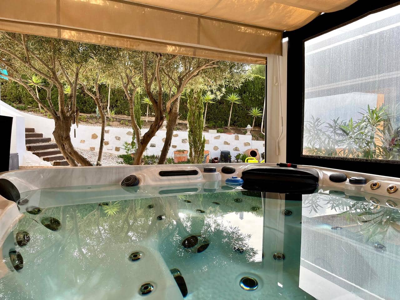 Chalet de 4 habitaciones en Villamartin en venta con piscina - 810.000 € (Ref: 9464092)