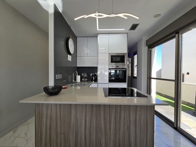 4 soverom Villa til salgs i Villamartin, Orihuela med svømmebasseng garasje - € 450 000 (Ref: 9464094)