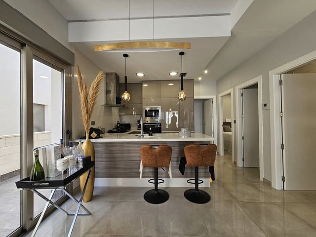 3 makuuhuone Huvila myytävänä paikassa Villamartin, Orihuela mukana uima-altaan 
autotalli - 369 950 € (Ref: 9464099)