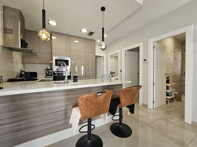 3 makuuhuone Huvila myytävänä paikassa Villamartin, Orihuela mukana uima-altaan 
autotalli - 369 950 € (Ref: 9464099)