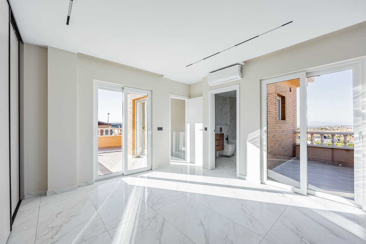 4 sypialnia Willa na sprzedaż w Ciudad Quesada z basenem garażem - 580 000 € (Ref: 9464107)