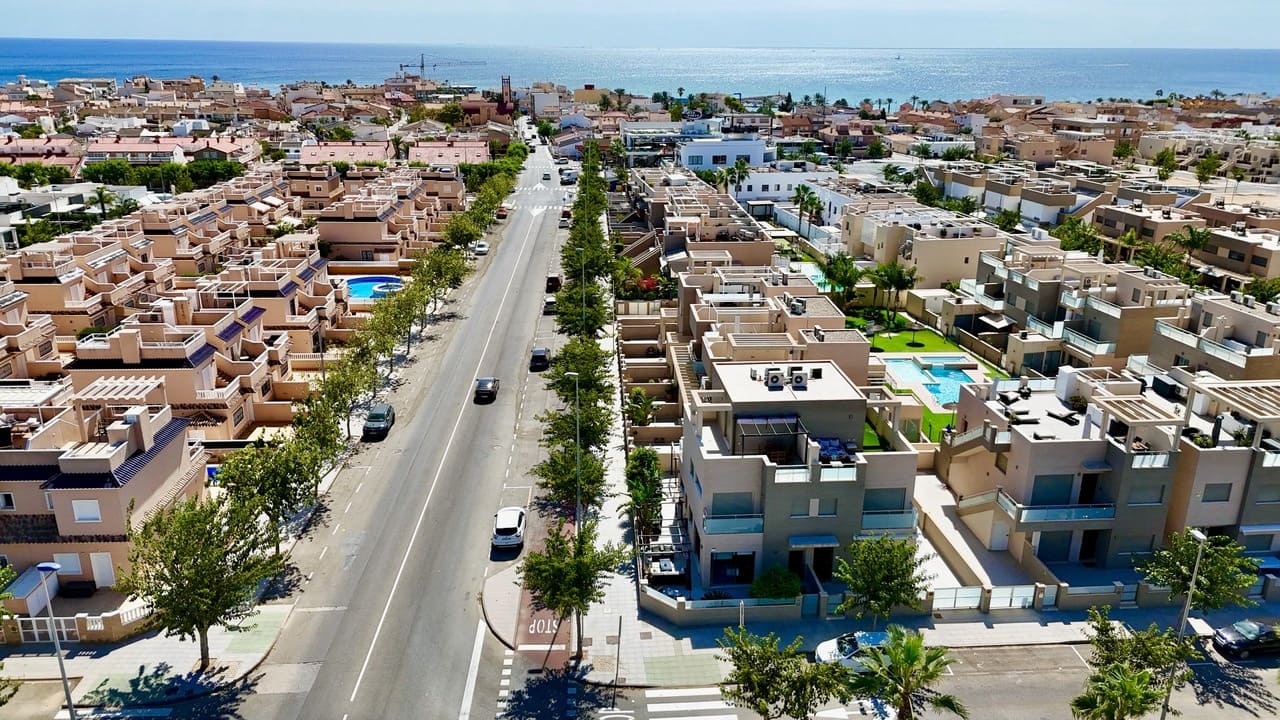 4 quarto Moradia para venda em Torre de la Horadada com piscina - 650 000 € (Ref: 9464111)