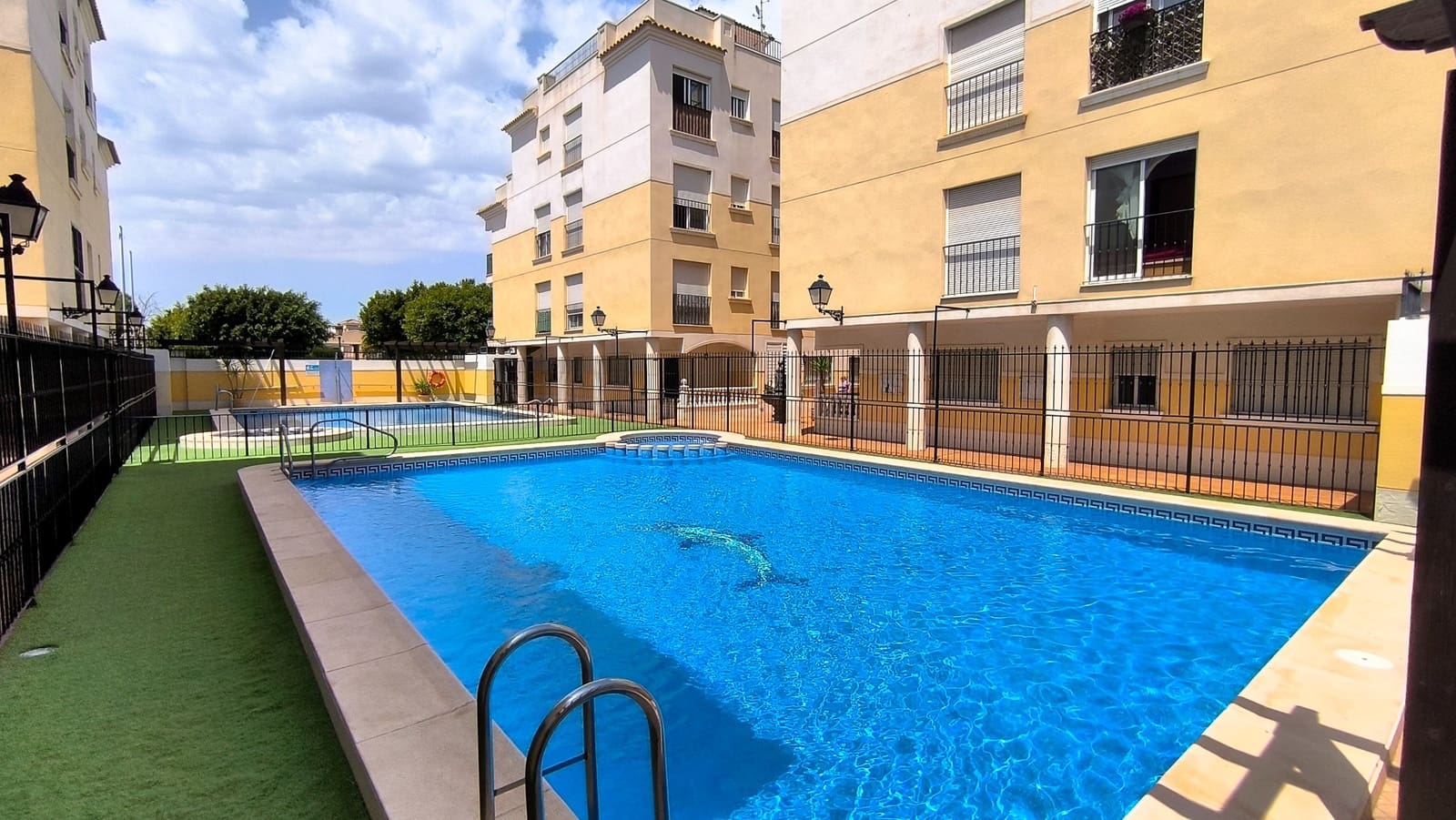 2 bedroom Apartment for sale in Formentera del Segura with pool - € 110,000 (Ref: 9464149)