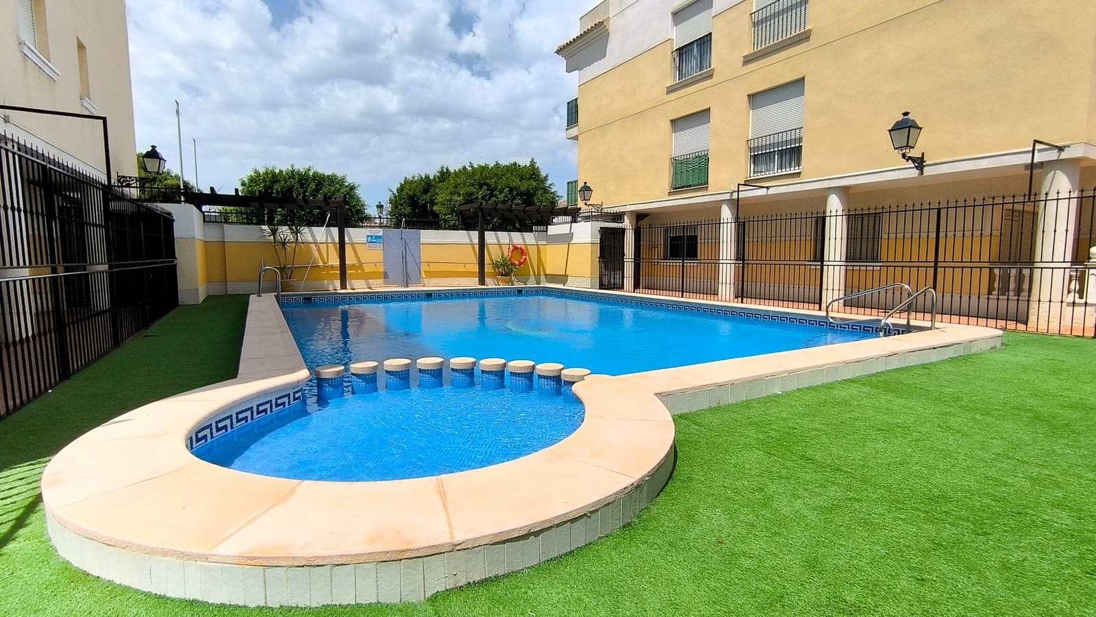 2 bedroom Apartment for sale in Formentera del Segura with pool - € 110,000 (Ref: 9464149)