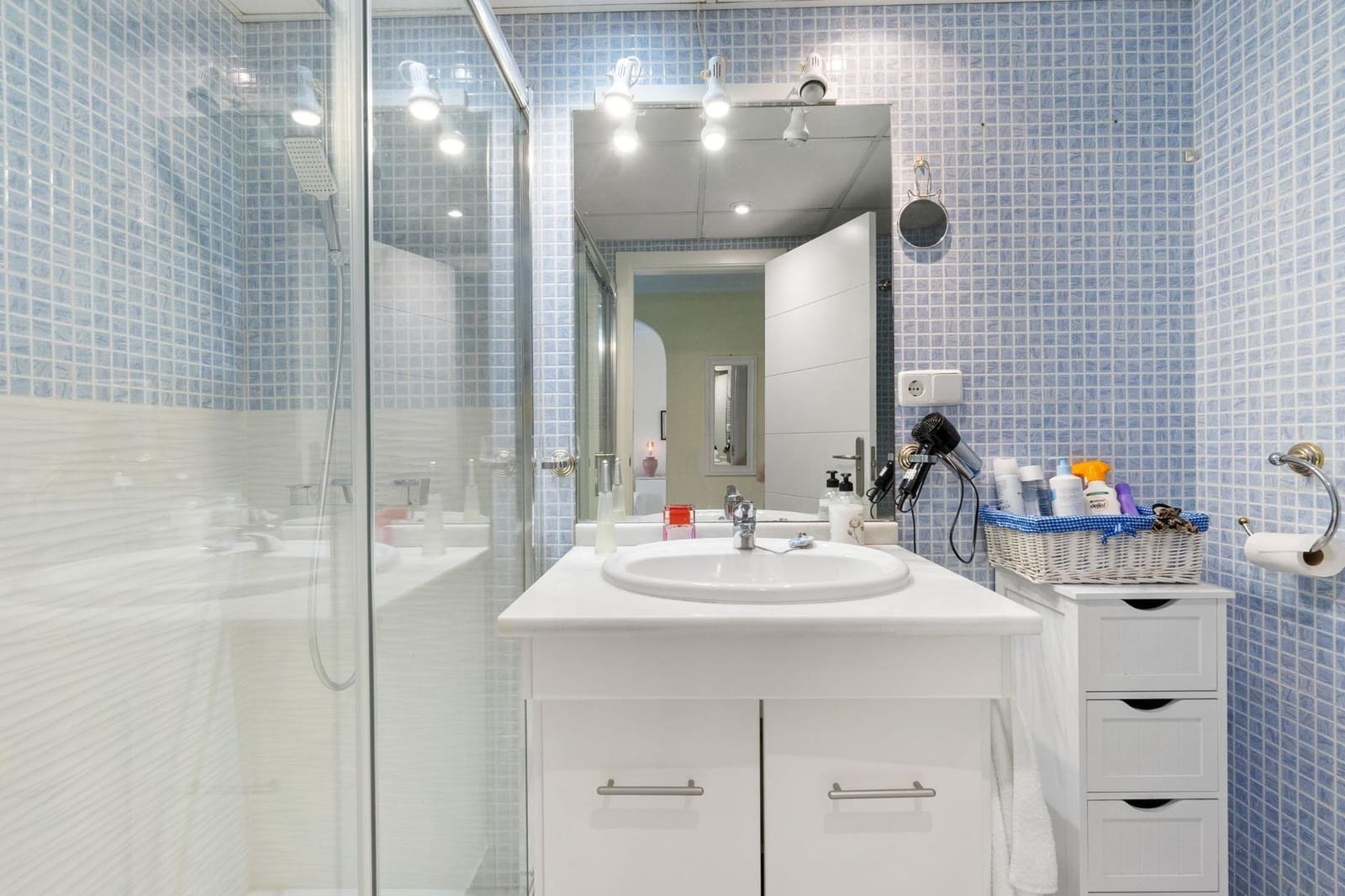 2 bedroom Beach Apartment for sale in Campoamor with pool - € 279,000 (Ref: 9464158)